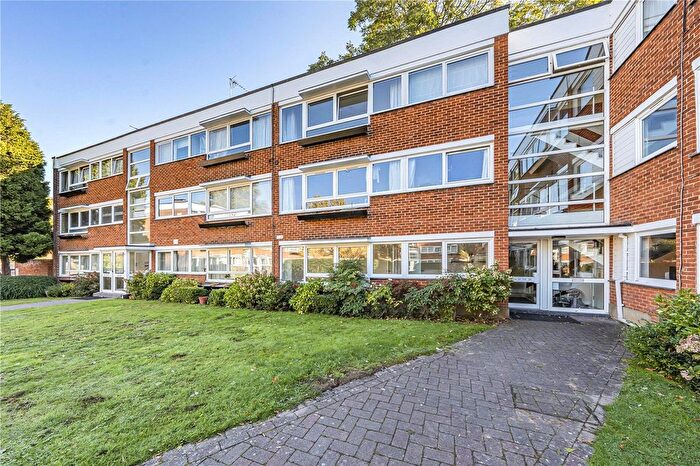 2 Bedroom Flat To Rent In Kings Road, Richmond, TW10