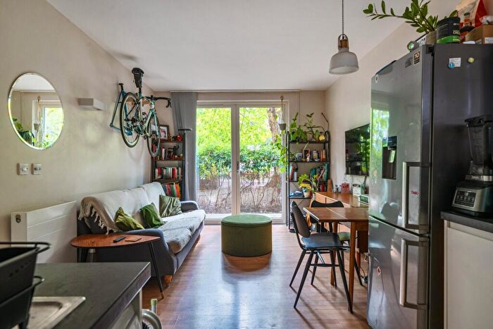 1 Bedroom Flat For Sale In Sail Street, Kennington, London, SE11