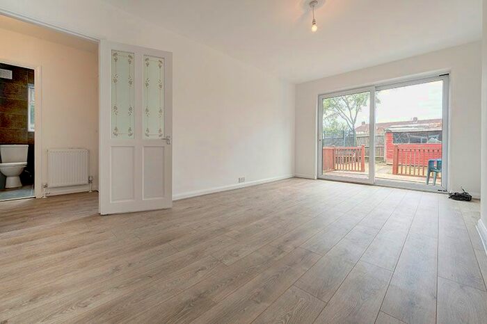 2 Bedroom Maisonette To Rent In Conisbee Court, London, N14