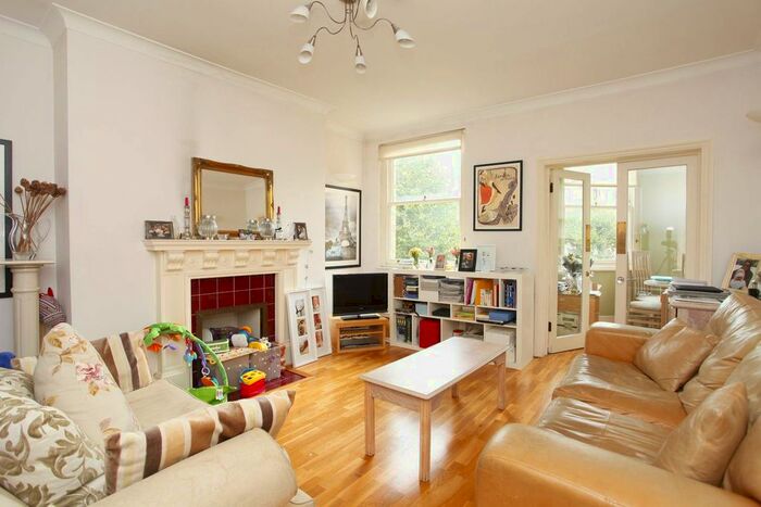 3 Bedroom Flat To Rent In Castellain Road, Little Venice, London, W9
