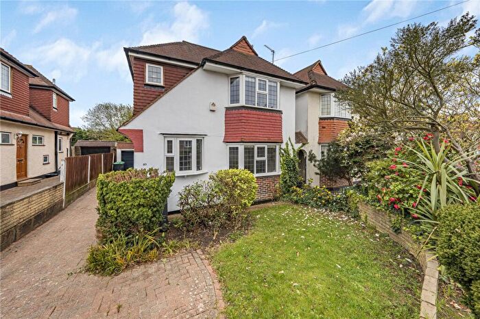 3 Bedroom Link Detached House For Sale In Amberwood Rise, New Malden, KT3