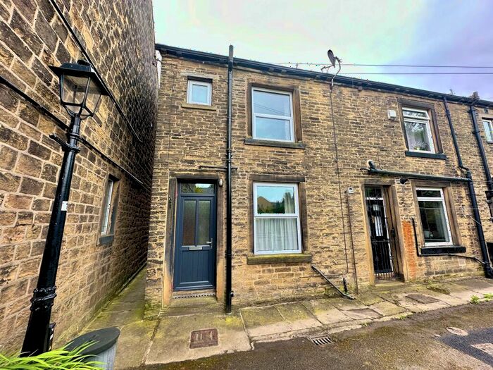 1 Bedroom End Of Terrace House To Rent In Green Terrace Square, Halifax, HX1