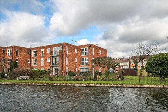 2 Bedroom Flat To Rent In River Park, Kingsland Road, Boxmoor, HP1