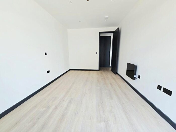 2 Bedroom Flat To Rent In High Street, SL1