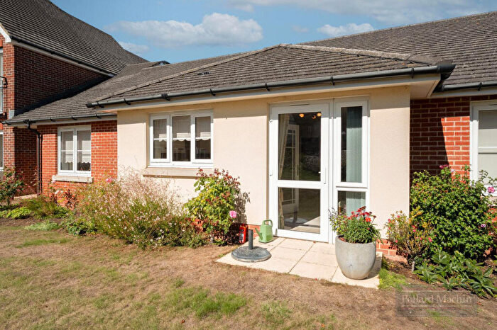 2 Bedroom Retirement Property For Sale In Limpsfield Road, Warlingham, CR6