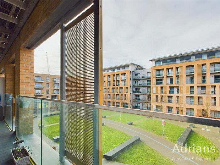 2 Bedroom Flat For Sale In Dunn Side, Chelmsford, CM1