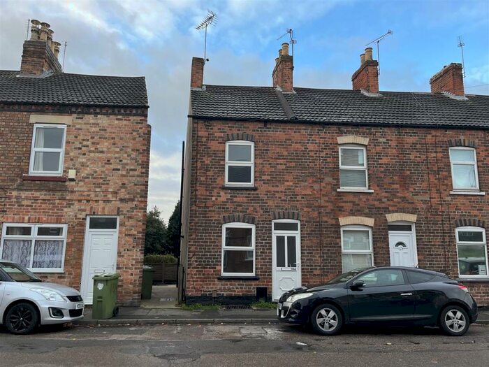 2 Bedroom End Of Terrace House To Rent In Barnby Gate, Newark, NG24