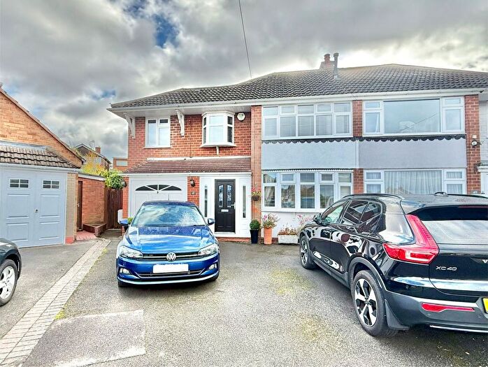 3 Bedroom Semi Detached House For Sale In Dumbleberry Avenue, Brownswall, DY3