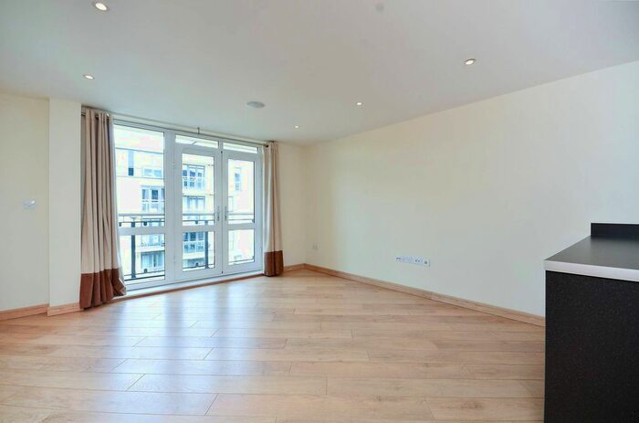 2 Bedroom Flat To Rent In The Bars, Guildford, GU1