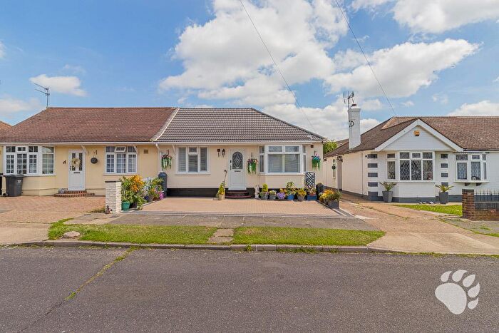 2 Bedroom Semi-Detached Bungalow For Sale In Avondale Road, Vange, SS16