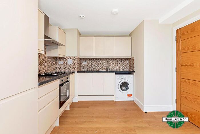 1 Bedroom Flat To Rent In Cameron Road, IG3