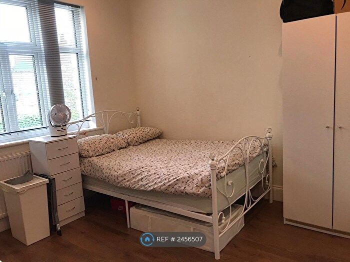 Studio To Rent In Mellison Road, London, SW17