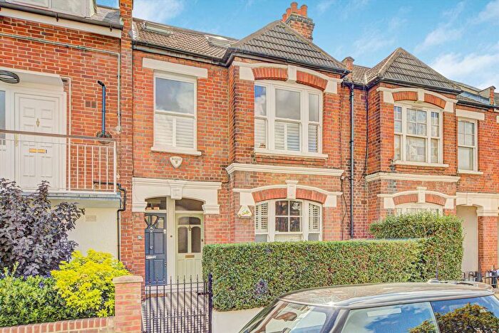 3 Bedroom Maisonette For Sale In Midmoor Road, Balham, SW12