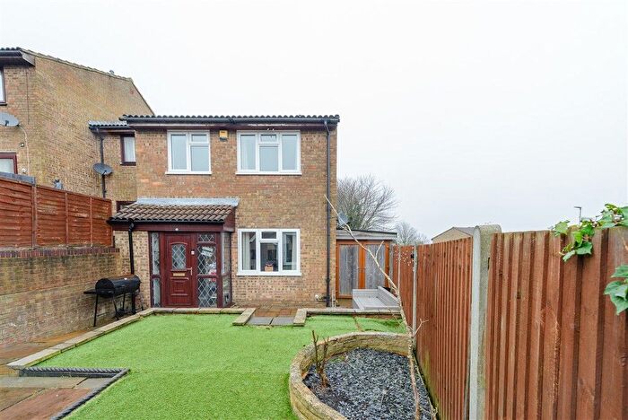 2 Bedroom End Terrace House For Sale In Raleigh Close, Walderslade, Chatham, Kent, ME5
