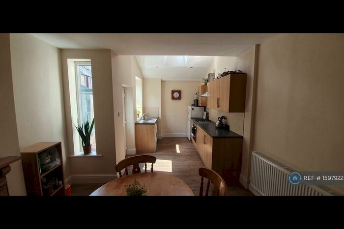 3 Bedroom End Of Terrace House To Rent In Kentwood Rd, Nottingham, NG2