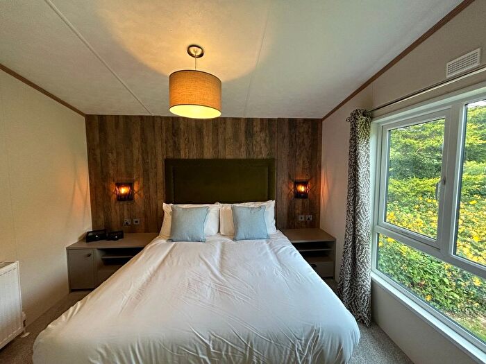 2 Bedroom Mobile/park Home For Sale In Halt Road, Goonhavern, Truro, TR4