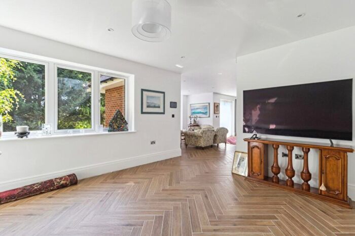 3 Bedroom Apartment For Sale In Woodchester Park, Knotty Green, HP9