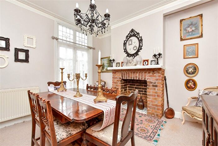 3 Bedroom End Of Terrace House For Sale In Crosley Road, Gillingham, Kent, ME7