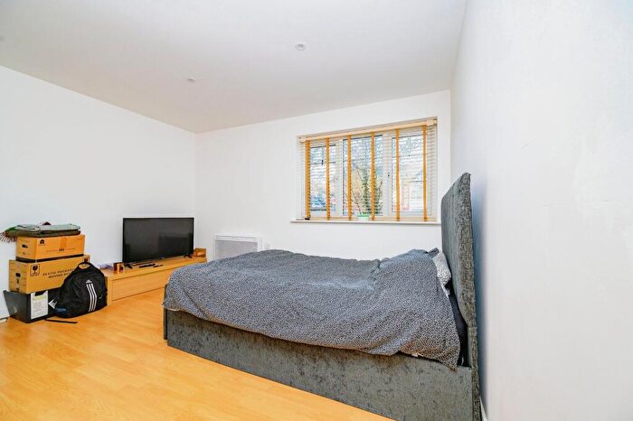 2 Bedroom Flat For Sale In Farley Hill, Luton, Bedfordshire, LU1