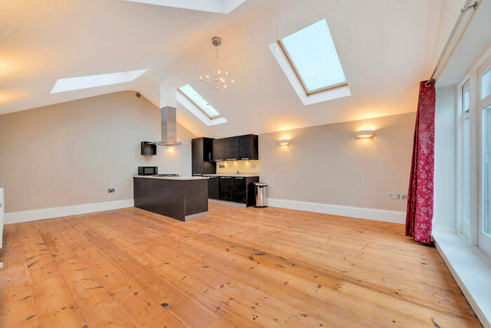 2 Bedroom Apartment To Rent In Drayton Park, London, N5