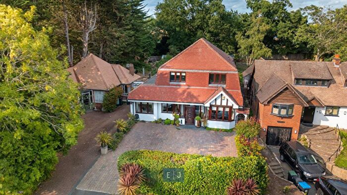 4 Bedroom Detached House For Sale In Traps Hill, Loughton, IG10