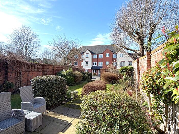 1 Bedroom Flat For Sale In Montgomery Court, Coventry Road, Warwick, CV34