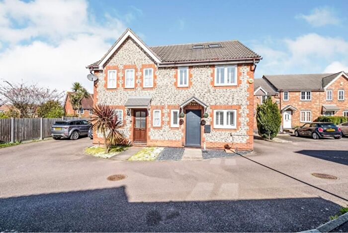 4 Bedroom Semi-Detached House To Rent In Stafford Close, Chafford Hundred, RM16