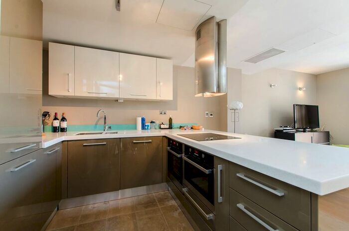 2 Bedroom Flat To Rent In Palace Place, St James's, London, SW1E