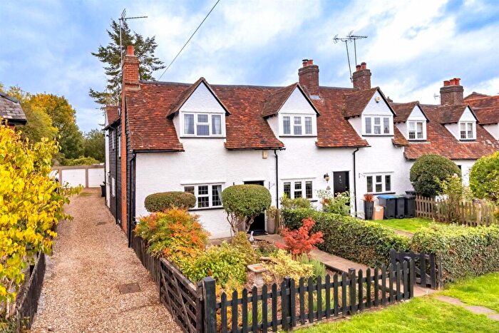 3 Bedroom End Of Terrace House For Sale In Duck Lane, Thornwood Common, CM16
