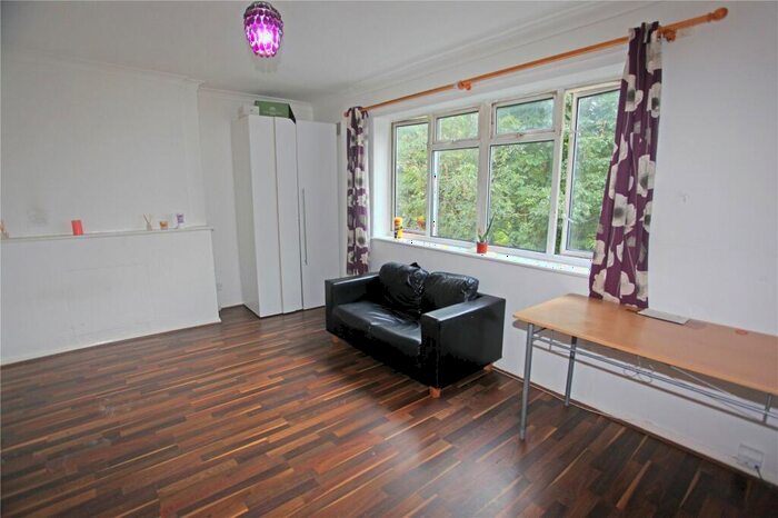 2 Bedroom Apartment To Rent In Corbett Grove, London, N22