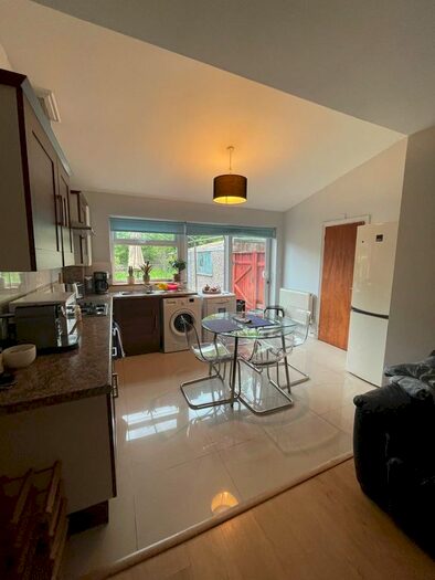 2 Bedroom Flat To Rent In Holders Hill Road, London, NW7