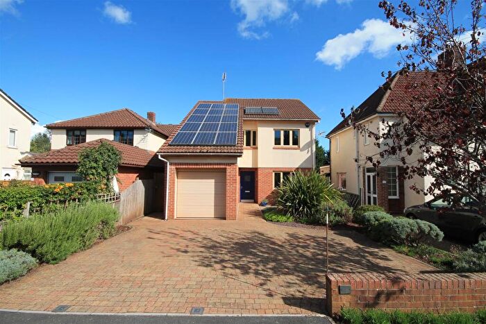 3 Bedroom Detached House For Sale In Malmains Drive, Frenchay, Bristol, BS16
