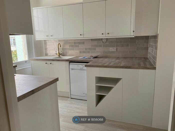 3 Bedroom Flat To Rent In Upper Floor, Hove, BN3