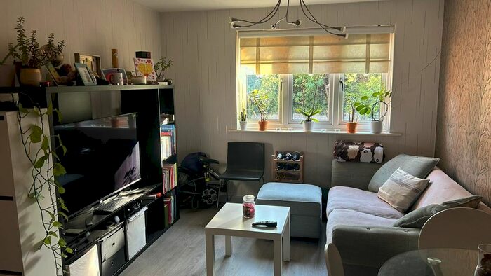 1 Bedroom Flat To Rent In Howard Close, Weltham Abbey, EN9