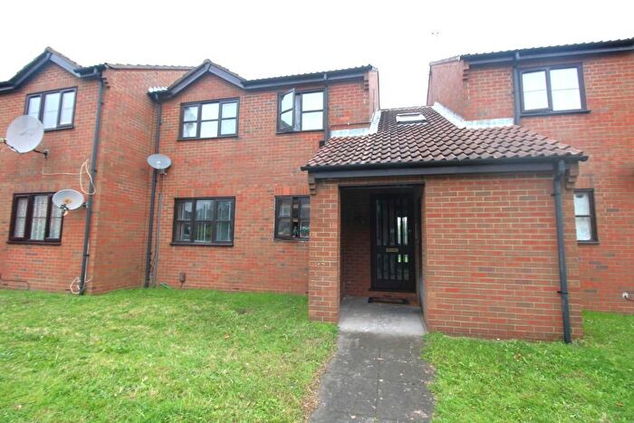 1 Bedroom Flat For Sale In Boltons Lane, Harlington, UB3
