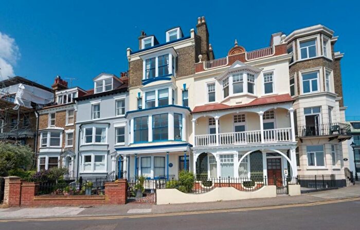 3 Bedroom Flat To Rent In Prospect Terrace, Ramsgate, Kent, CT11