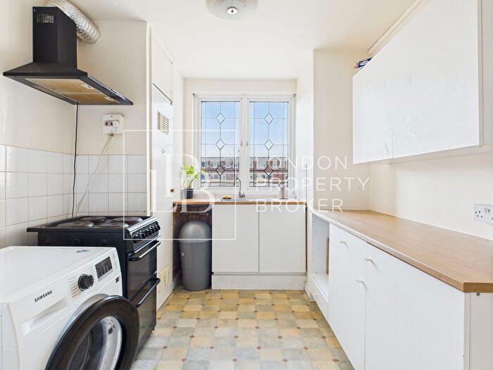 3 Bedroom Property To Rent In Weymouth Terrace, Fellows Court, E2