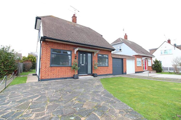 3 Bedroom Detached House To Rent In Boyce View Drive, Benfleet, SS7