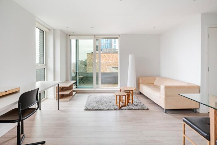 1 Bedroom Flat To Rent In Newnton Close London, N4