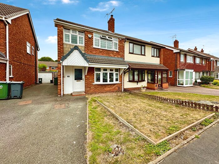 3 Bedroom Semi-detached House For Sale In Rayford Drive, West Bromwich, B71