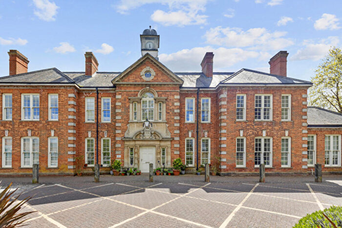 2 Bedroom Apartment For Sale In Blomfield Drive, Chichester, PO19