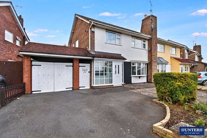 3 Bedroom Semi Detached House For Sale In Sussex Road, Wigston, LE18