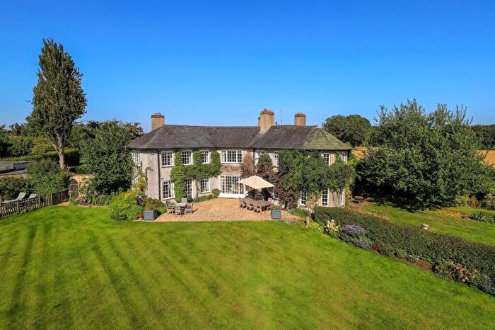 7 Bedroom Detached House To Rent In Bell House, RG25