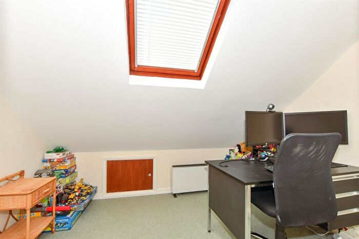 4 Bedroom Detached House For Sale In Christopher Way, Emsworth, Hampshire, PO10