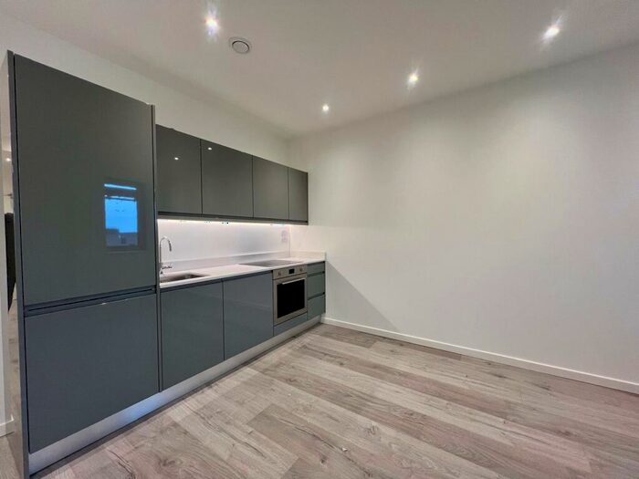 1 Bedroom Flat To Rent In Midsummer Boulevard, Central Milton Keynes, Milton Keynes, MK9