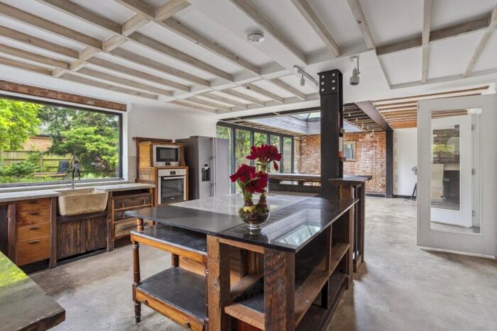 4 Bedroom Semi-Detached House To Rent In Beechwood Close, Ascot, SL5