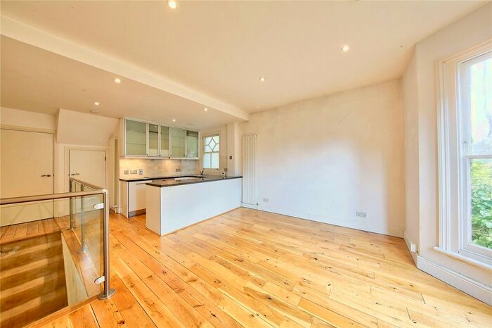 2 Bedroom Flat To Rent In Waldegrave Road, Teddington, TW11