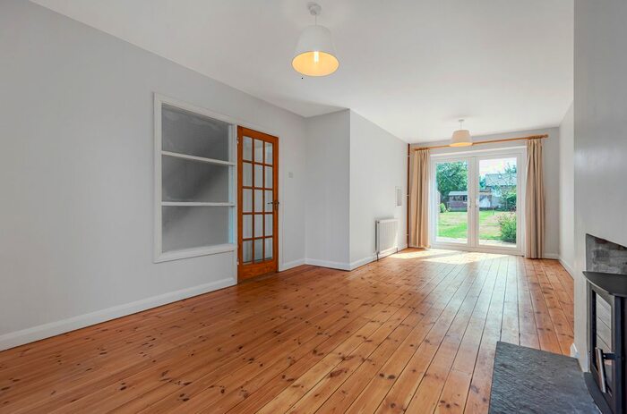 3 Bedroom Semi-Detached House To Rent In Greenwood Road, Crowthorne, Berkshire, RG45