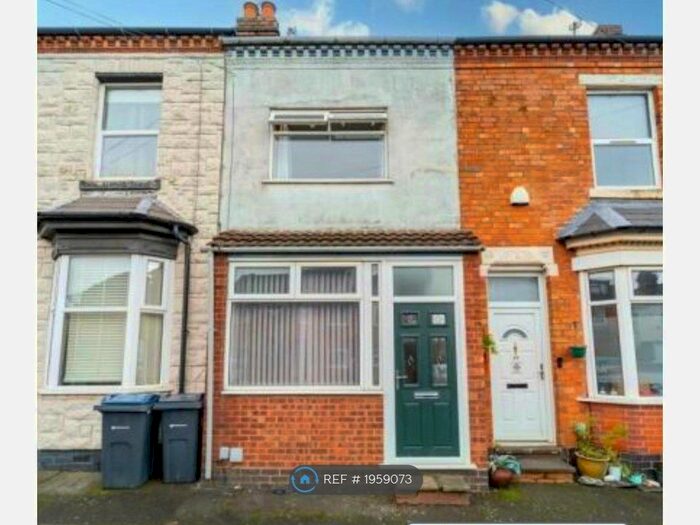 3 Bedroom Semi-Detached House To Rent In Hunts Road, Birmingham, B30