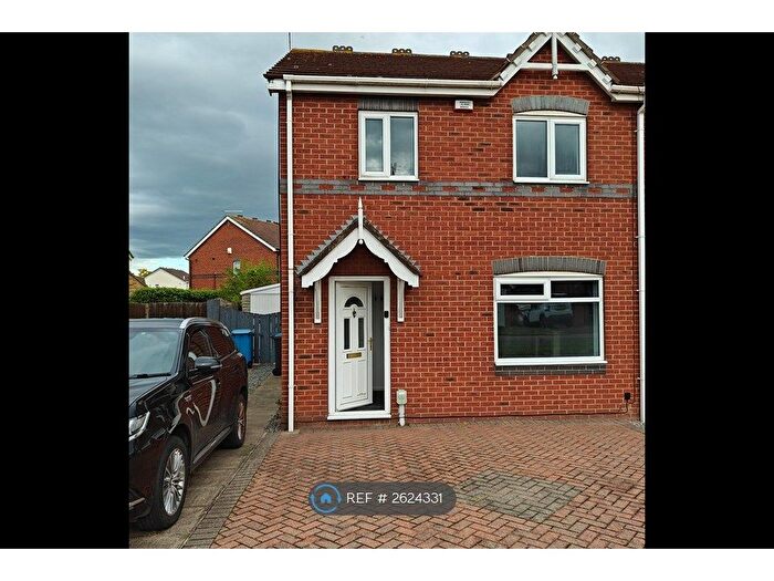 3 Bedroom Semi-Detached House To Rent In Maldon Drive, Hull, HU9